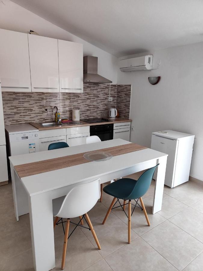 Apartments Radic Рогозниця Екстер'єр фото